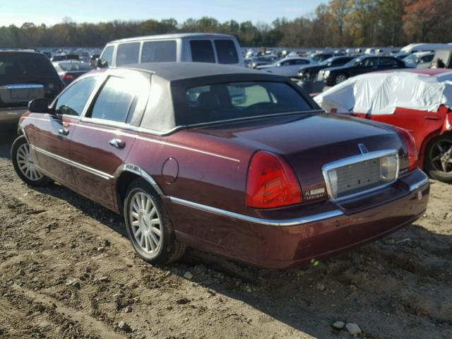 1LNHM82W63Y705314 - 2003 LINCOLN TOWN CAR S MAROON photo 3