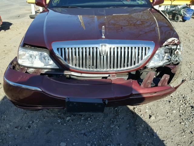 1LNHM82W63Y705314 - 2003 LINCOLN TOWN CAR S MAROON photo 7