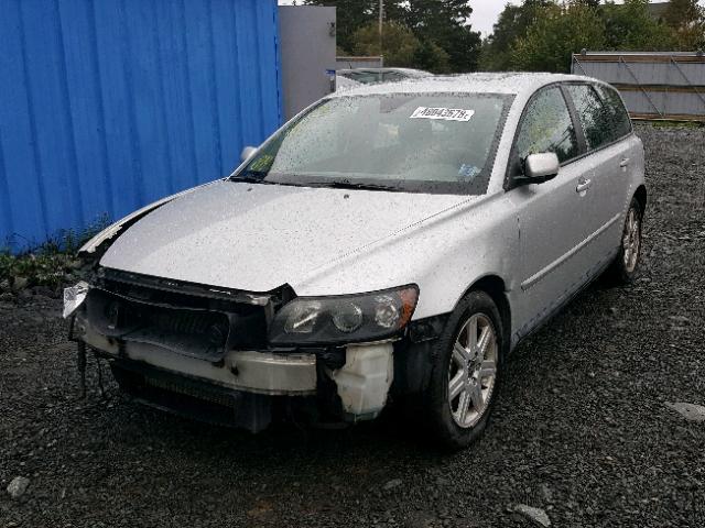 YV1MW382362176345 - 2006 VOLVO V50 2.4I SILVER photo 2