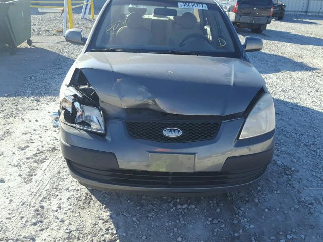 KNADE123866036084 - 2006 KIA RIO GRAY photo 9