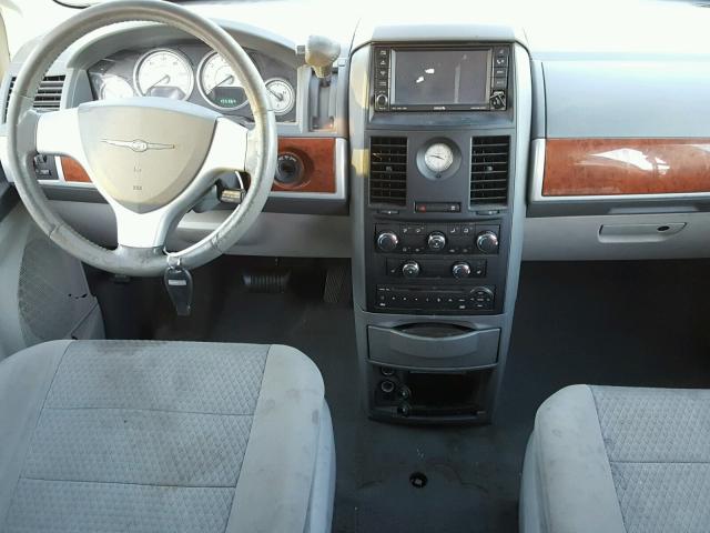 2A8HR54PX8R635377 - 2008 CHRYSLER TOWN & COU BLUE photo 9