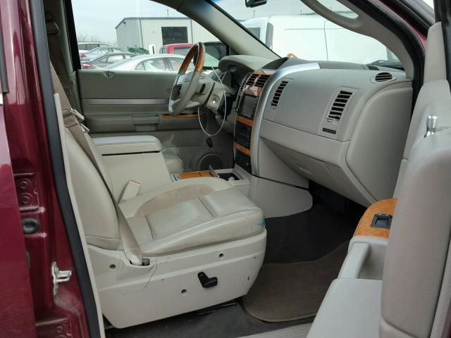 1A8HX58T39F715450 - 2009 CHRYSLER ASPEN LIMI RED photo 5