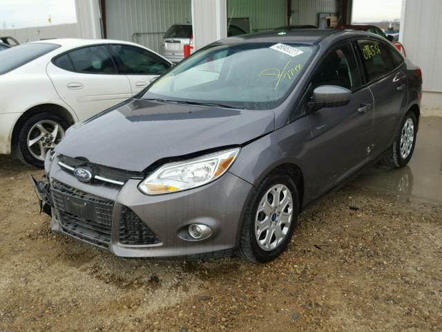 1FAHP3F25CL207744 - 2012 FORD FOCUS SE GRAY photo 2