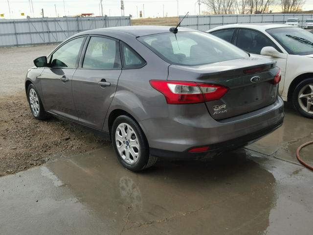 1FAHP3F25CL207744 - 2012 FORD FOCUS SE GRAY photo 3