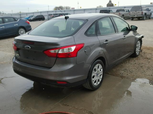 1FAHP3F25CL207744 - 2012 FORD FOCUS SE GRAY photo 4