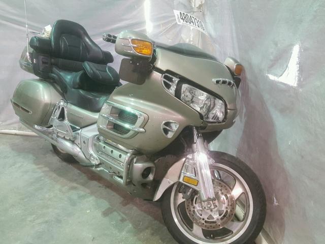 1HFSC47052A112289 - 2002 HONDA GL1800 GRAY photo 1