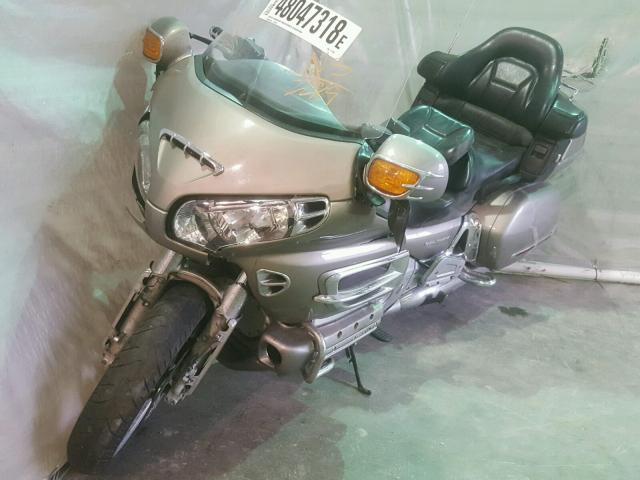 1HFSC47052A112289 - 2002 HONDA GL1800 GRAY photo 2