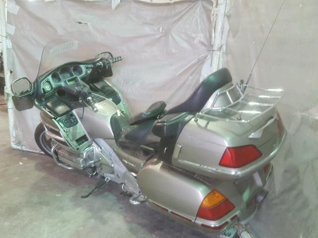 1HFSC47052A112289 - 2002 HONDA GL1800 GRAY photo 3