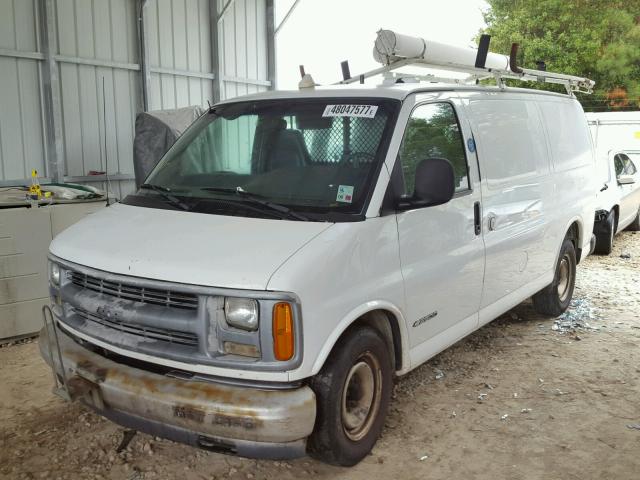 1GCFG25W5Y1134703 - 2000 CHEVROLET EXPRESS G2 WHITE photo 2