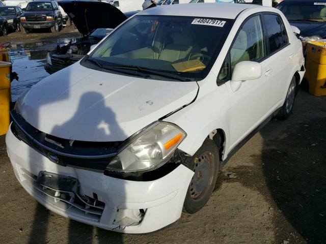 3N1BC11E09L392383 - 2009 NISSAN VERSA S WHITE photo 2