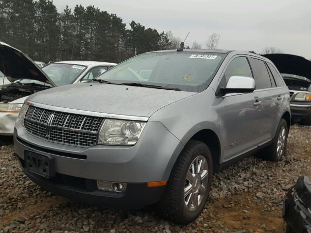 2LMDU88C07BJ26807 - 2007 LINCOLN MKX SILVER photo 2