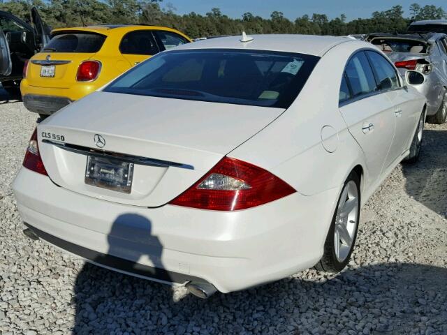 WDDDJ72X88A135675 - 2008 MERCEDES-BENZ CLS 550 WHITE photo 4