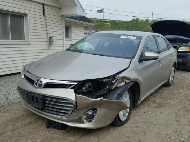 4T1BK1EBXEU107667 - 2014 TOYOTA AVALON BAS Silber Foto 2
