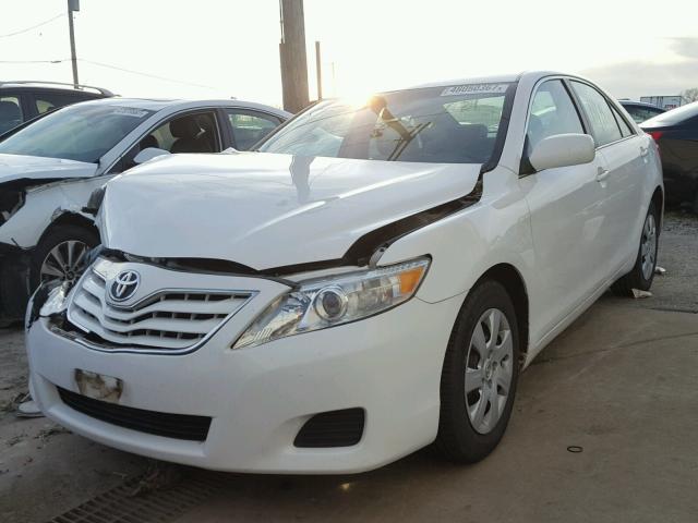 4T1BF3EK0BU778082 - 2011 TOYOTA CAMRY BASE WHITE photo 2