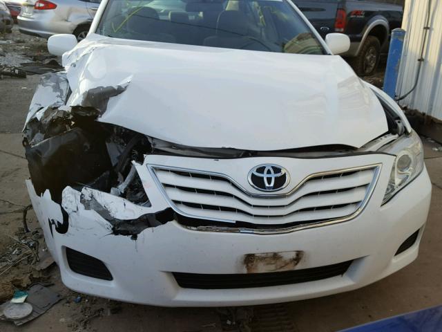 4T1BF3EK0BU778082 - 2011 TOYOTA CAMRY BASE WHITE photo 9