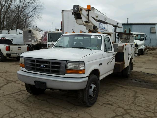 3FELF47G1VMA54568 - 1997 FORD F SUPER DU WHITE photo 2