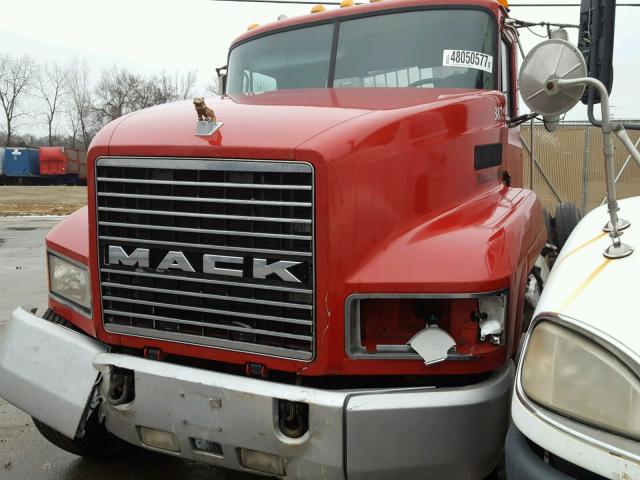 1M1AA13Y1YW120861 - 2000 MACK 600 CH600 RED photo 2