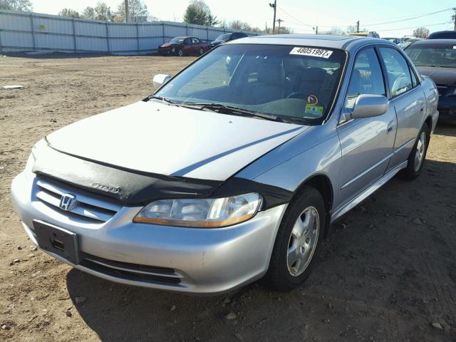 1HGCG16562A077942 - 2002 HONDA ACCORD EX SILVER photo 2