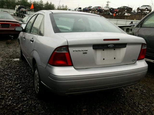 1FAFP34N47W288857 - 2007 FORD FOCUS ZX4 SILVER photo 3