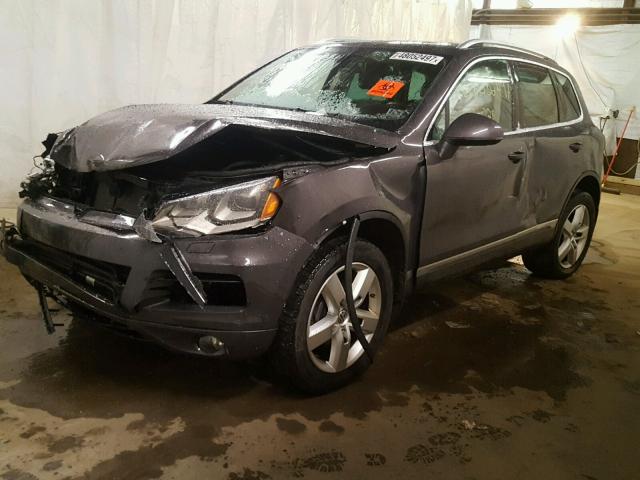 WVGEF9BP2CD006071 - 2012 VOLKSWAGEN TOUAREG V6 GRAY photo 2