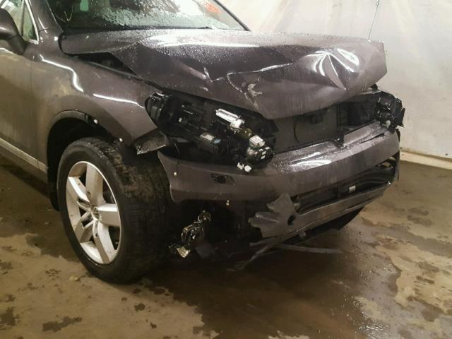 WVGEF9BP2CD006071 - 2012 VOLKSWAGEN TOUAREG V6 GRAY photo 9