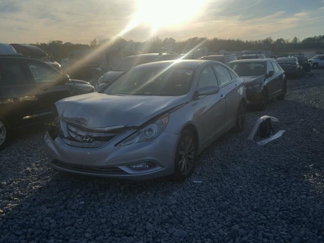 5NPEC4AB4CH388068 - 2012 HYUNDAI SONATA SE SILVER photo 2