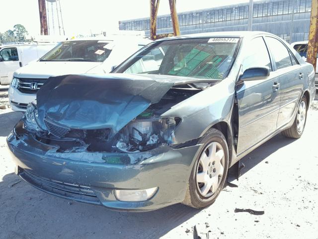 4T1BE32KX5U026546 - 2005 TOYOTA CAMRY LE GREEN photo 2