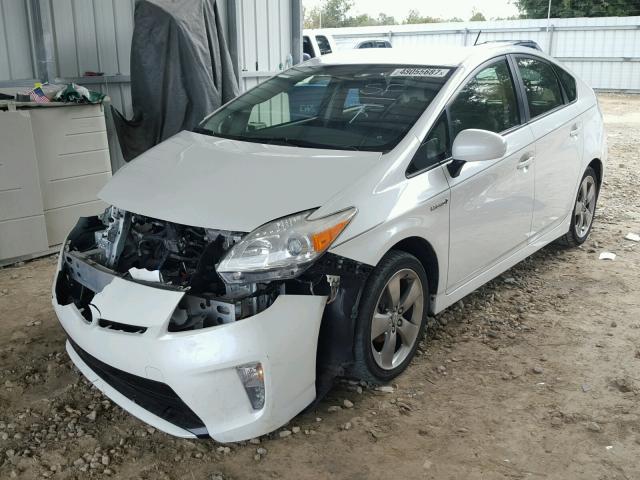 JTDKN3DU3D1670621 - 2013 TOYOTA PRIUS WHITE photo 2