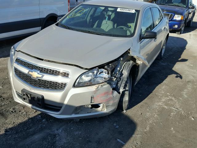 1G11B5SA3DF195315 - 2013 CHEVROLET MALIBU LS 银色 照片 2