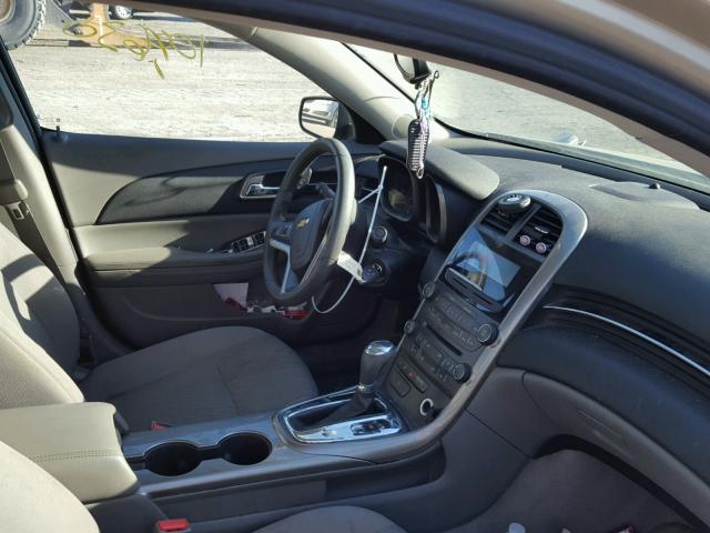 1G11B5SA3DF195315 - 2013 CHEVROLET MALIBU LS 银色 照片 5