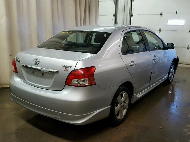 JTDBT923X71035001 - 2007 TOYOTA YARIS SILVER photo 4