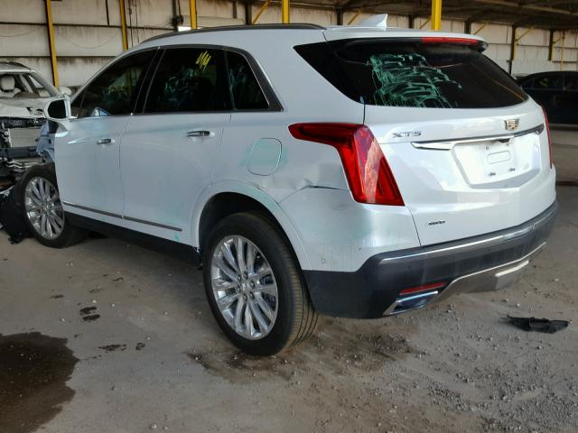 1GYKNFRS7HZ175848 - 2017 CADILLAC XT5 PLATIN WHITE photo 3