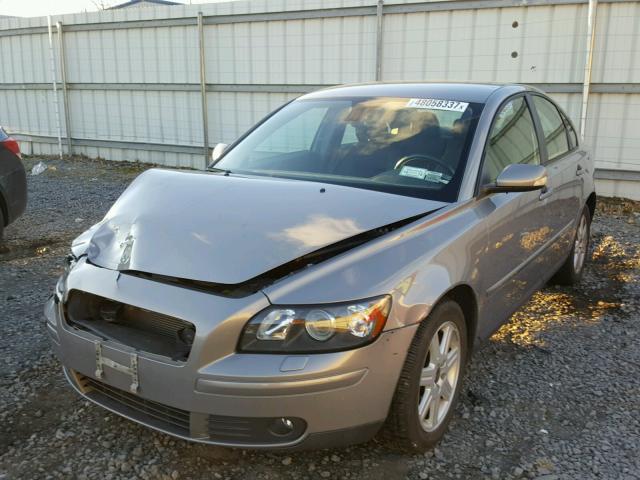 YV1MS382942007438 - 2004 VOLVO S40 2.4I GRAY photo 2