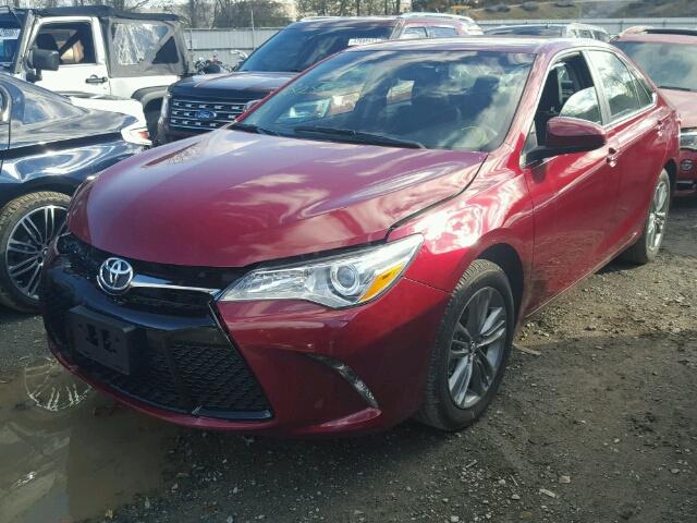 4T1BF1FK2HU674303 - 2017 TOYOTA CAMRY LE ბურგუნდია ფოტო 2