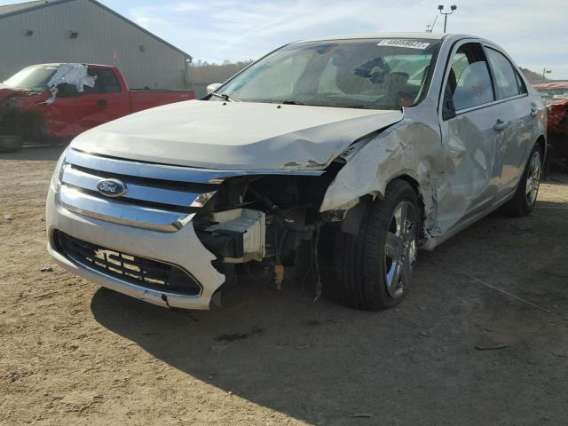 3FAHP0HA7AR345464 - 2010 FORD FUSION SE WHITE photo 2