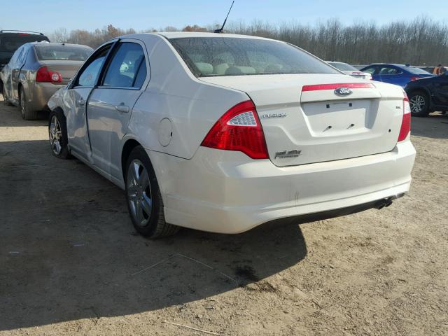 3FAHP0HA7AR345464 - 2010 FORD FUSION SE WHITE photo 3