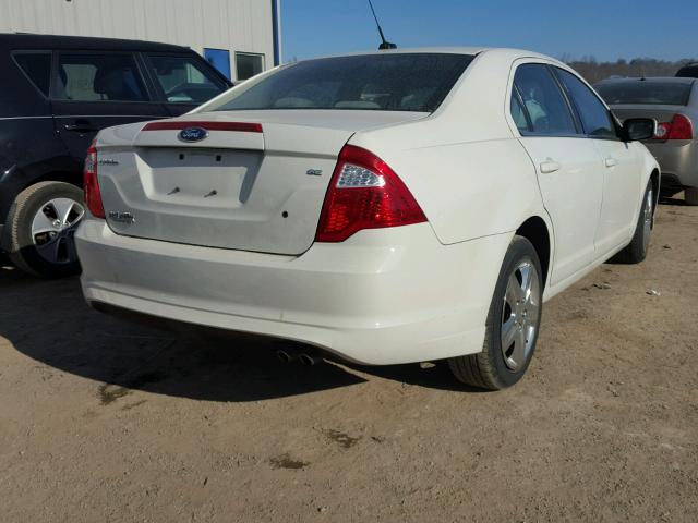 3FAHP0HA7AR345464 - 2010 FORD FUSION SE WHITE photo 4