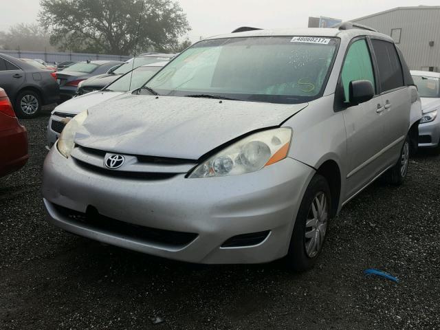 5TDZK23C87S026808 - 2007 TOYOTA SIENNA CE SILVER photo 2