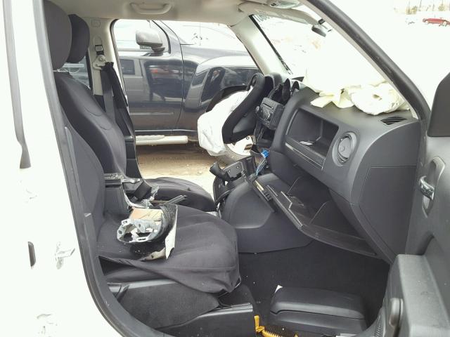 1J4NT2GA8AD639383 - 2010 JEEP PATRIOT SP WHITE photo 5