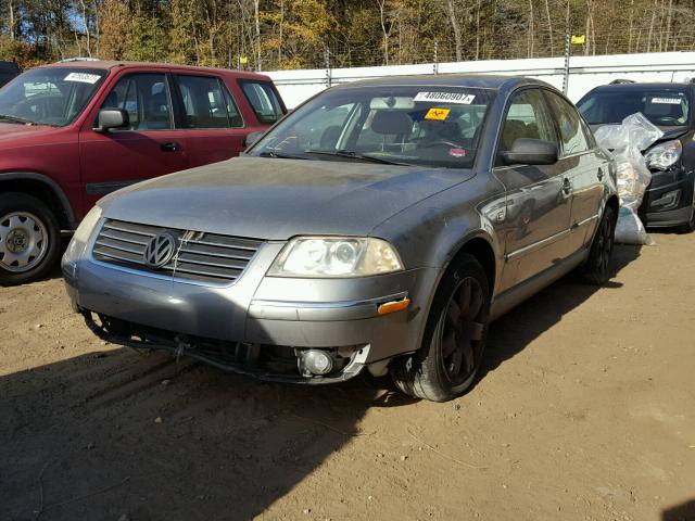 WVWRH63BX2P069126 - 2002 VOLKSWAGEN PASSAT GLX GRAY photo 2