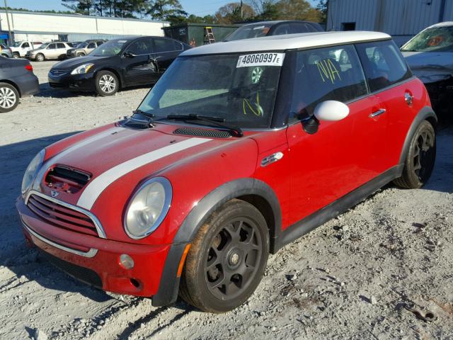 WMWRE33555TL13436 - 2005 MINI COOPER S RED photo 2