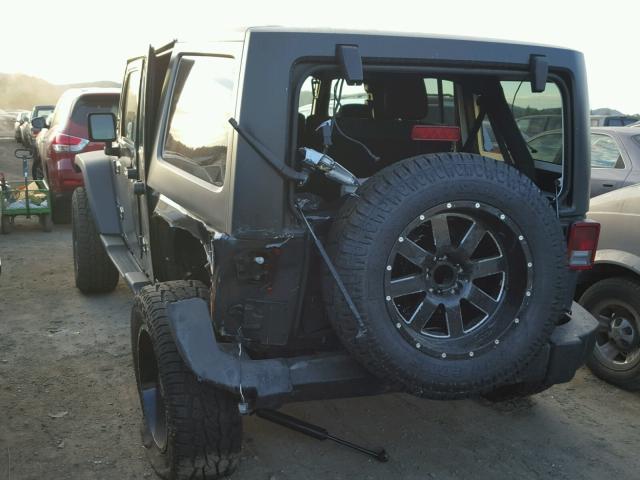 1C4BJWDG4HL643381 - 2017 JEEP WRANGLER U GRAY photo 3