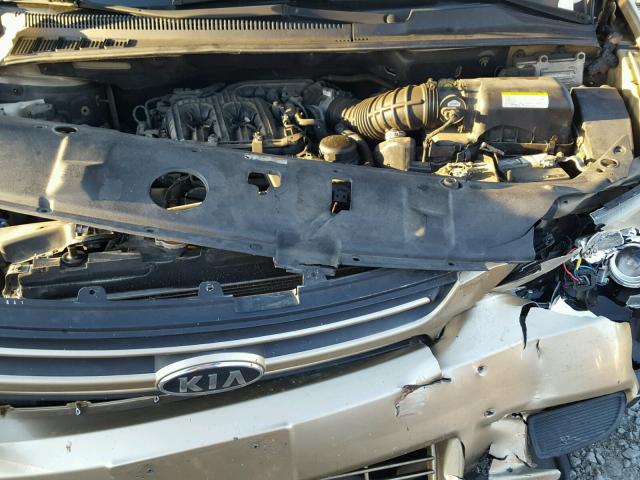 KNDMB233566042909 - 2006 KIA SEDONA EX GOLD photo 7