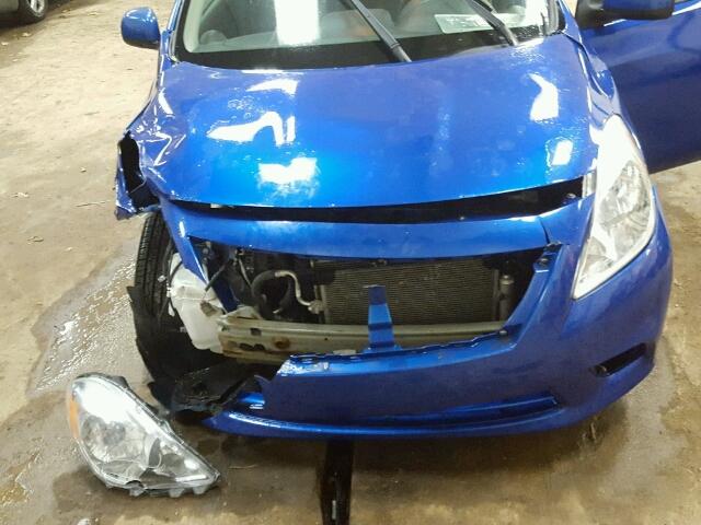 3N1CN7AP3EL827586 - 2014 NISSAN VERSA BLUE photo 7