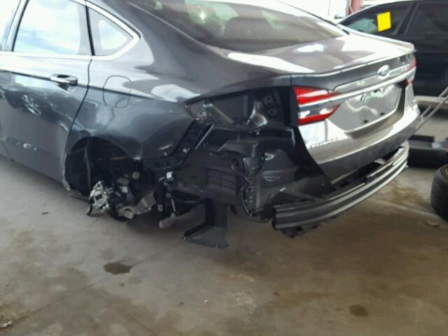 3FA6P0HD1HR358903 - 2017 FORD FUSION SE GRAY photo 9