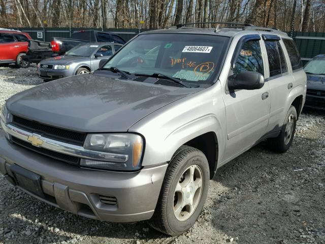 1GNDT13S072273716 - 2007 CHEVROLET TRAILBLAZE GRAY photo 2