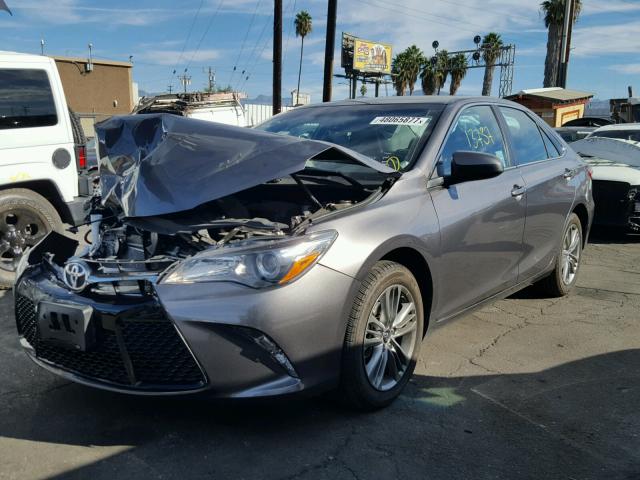 4T1BF1FK3HU318037 - 2017 TOYOTA CAMRY LE GRAY photo 2