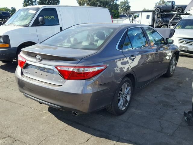 4T1BF1FK3HU318037 - 2017 TOYOTA CAMRY LE GRAY photo 4
