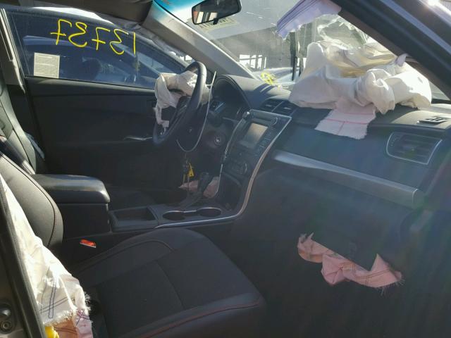 4T1BF1FK3HU318037 - 2017 TOYOTA CAMRY LE ნაცრისფერი ფოტო 5