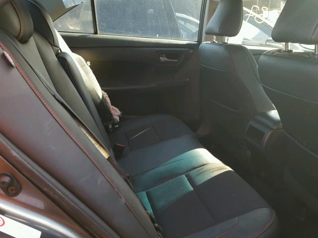 4T1BF1FK3HU318037 - 2017 TOYOTA CAMRY LE ნაცრისფერი ფოტო 6